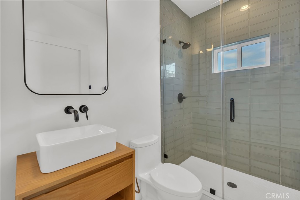 4568 -1 Obispo Avenue