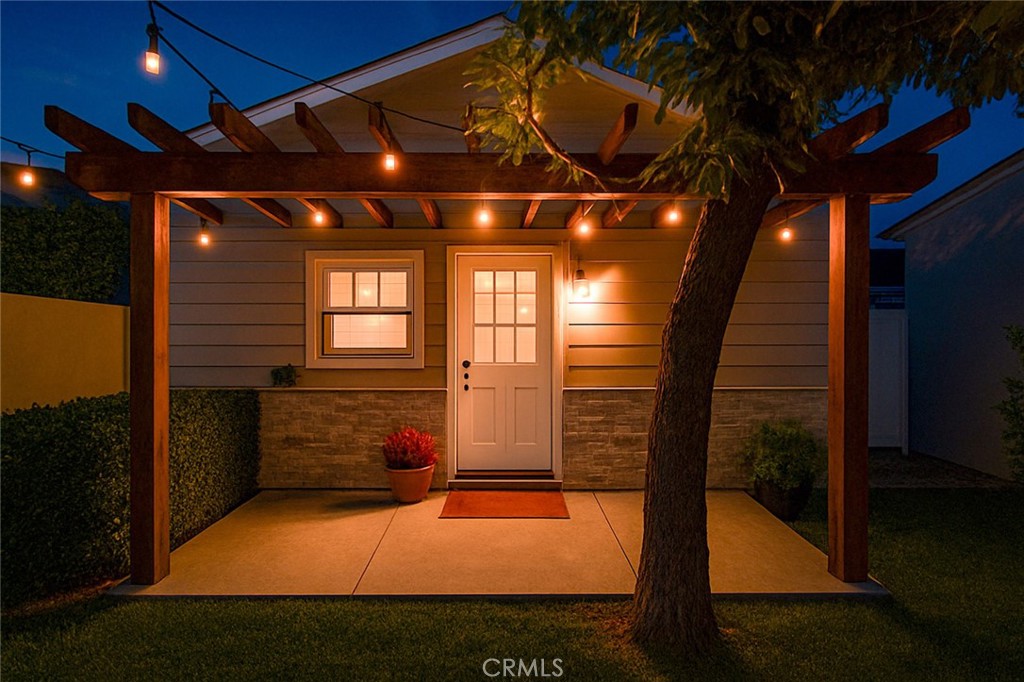 4568 -1 Obispo Avenue