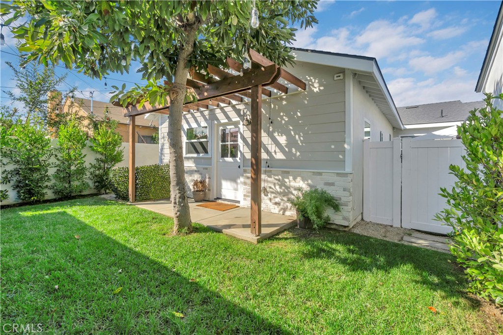 4568 -1 Obispo Avenue