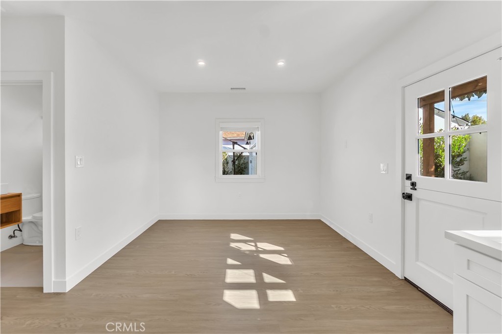 4568 -1 Obispo Avenue