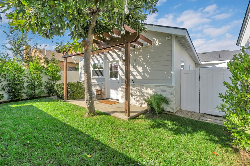 4568 -1 Obispo Avenue