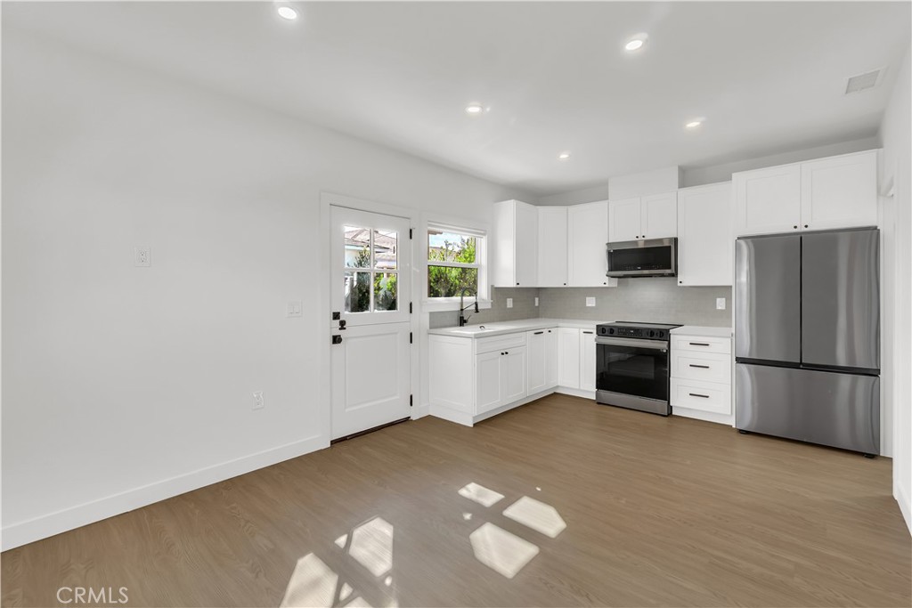 4568 -1 Obispo Avenue