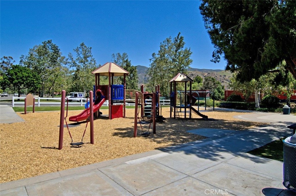 5570 MEADOW LAKE Lane