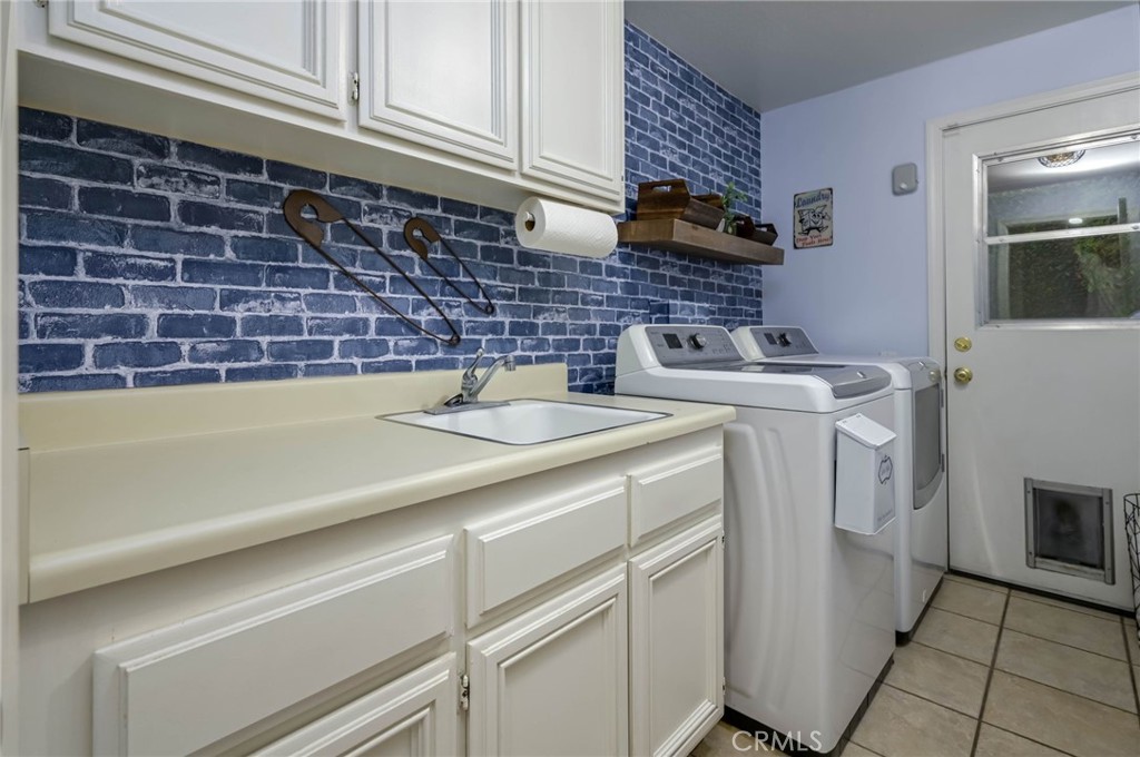 5570 MEADOW LAKE Lane