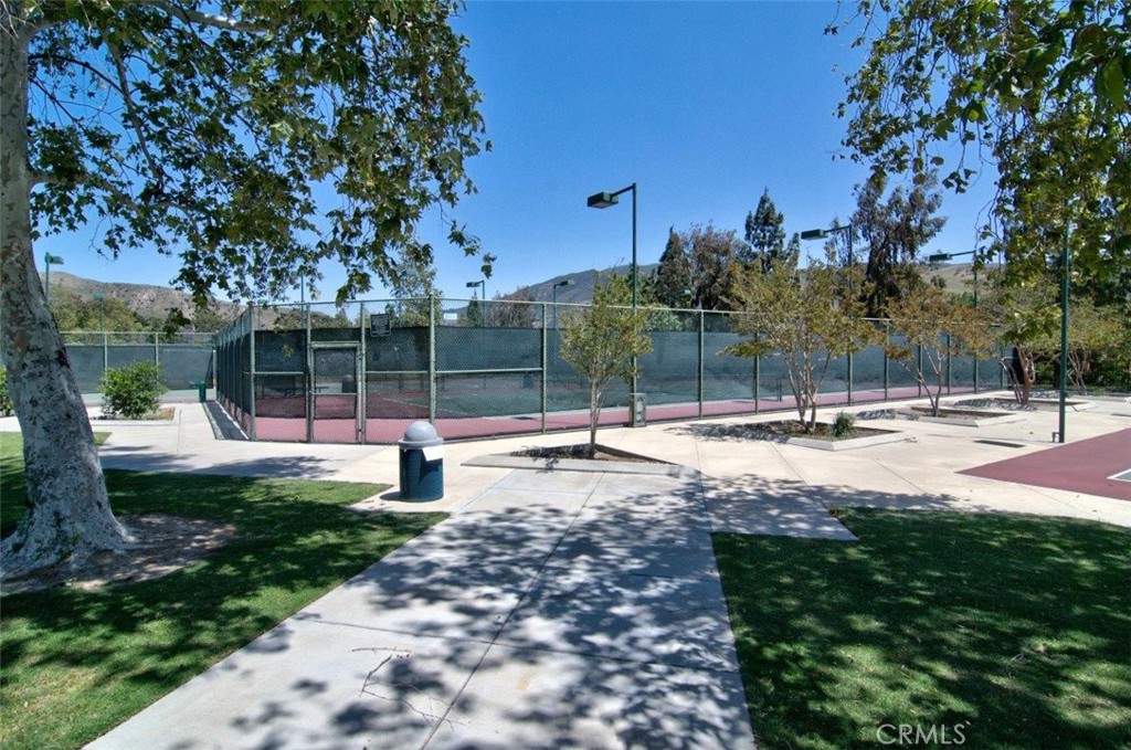 5570 MEADOW LAKE Lane