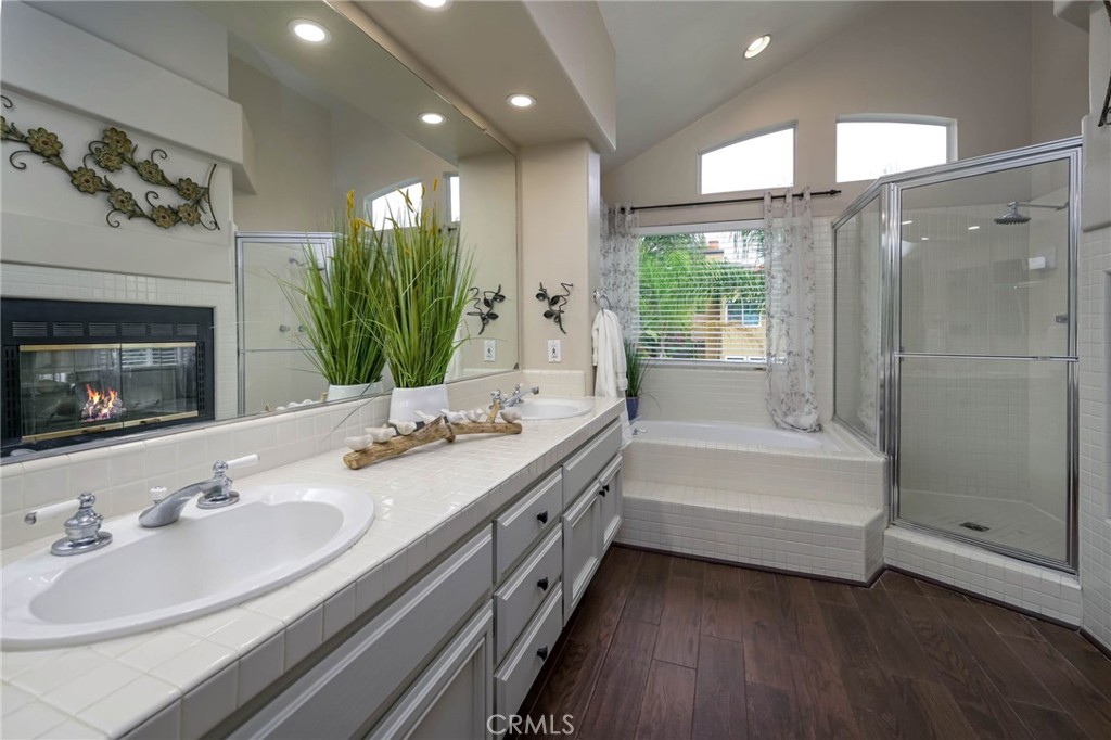 5570 MEADOW LAKE Lane