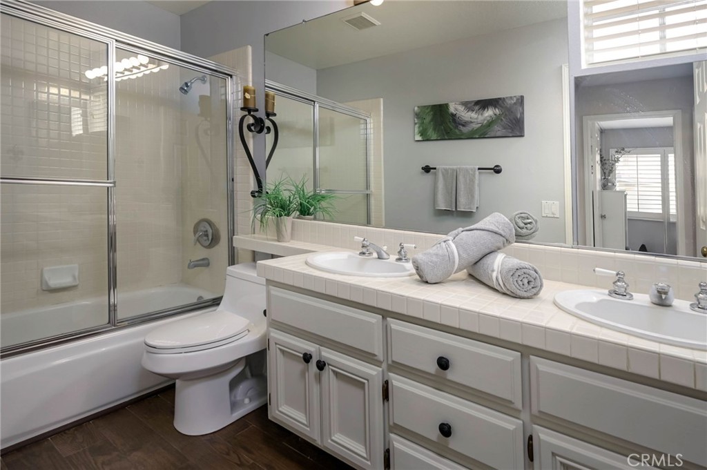 5570 MEADOW LAKE Lane