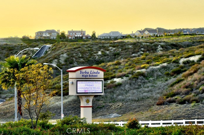 5570 MEADOW LAKE Lane