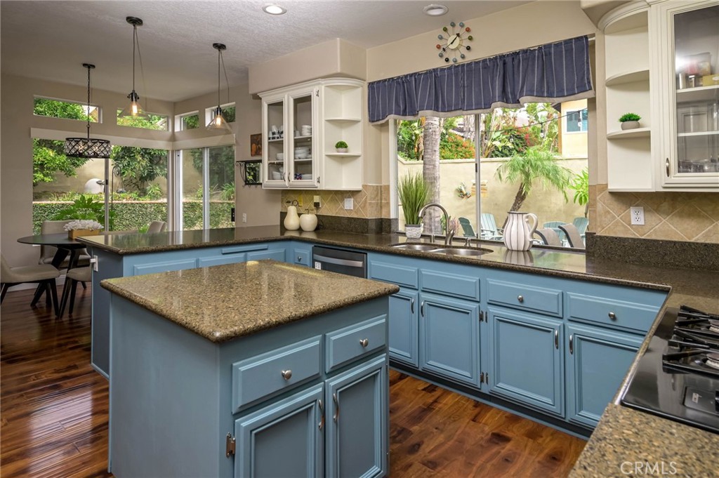 5570 MEADOW LAKE Lane