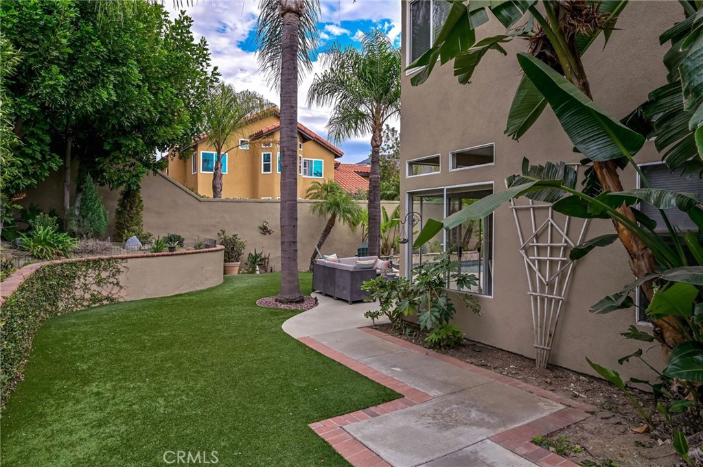 5570 MEADOW LAKE Lane