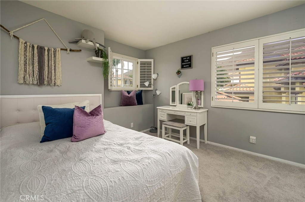 5570 MEADOW LAKE Lane