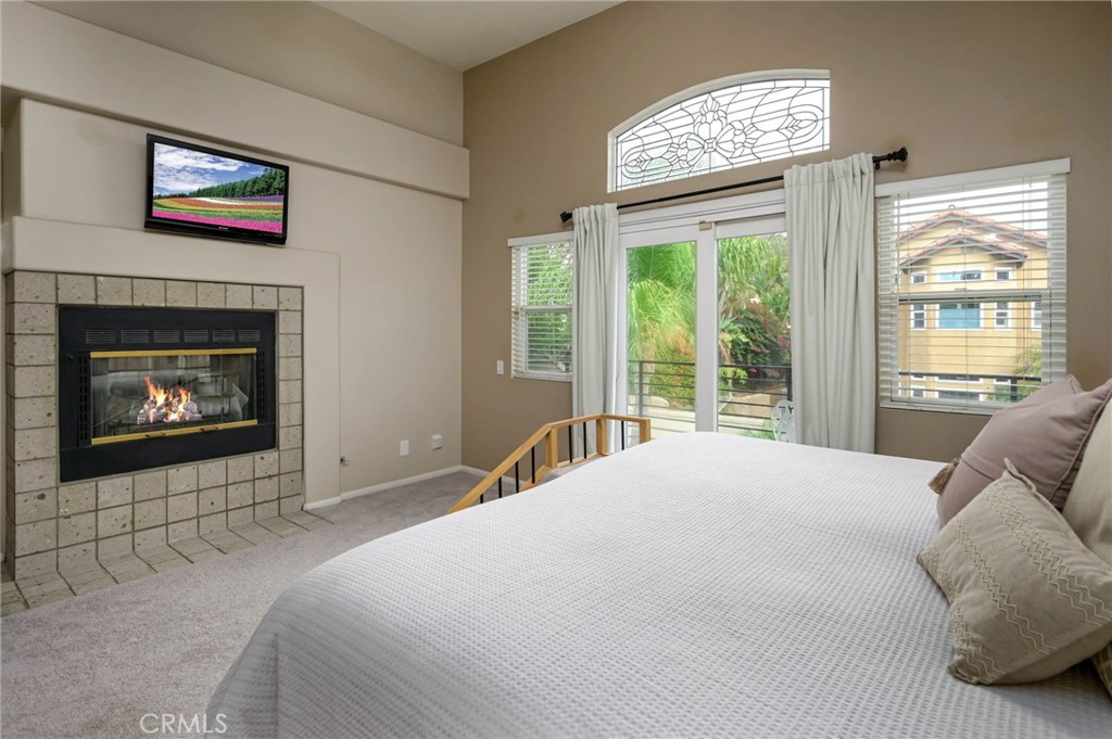 5570 MEADOW LAKE Lane