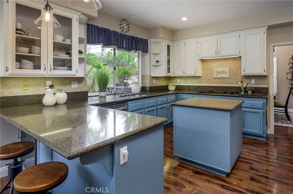 5570 MEADOW LAKE Lane