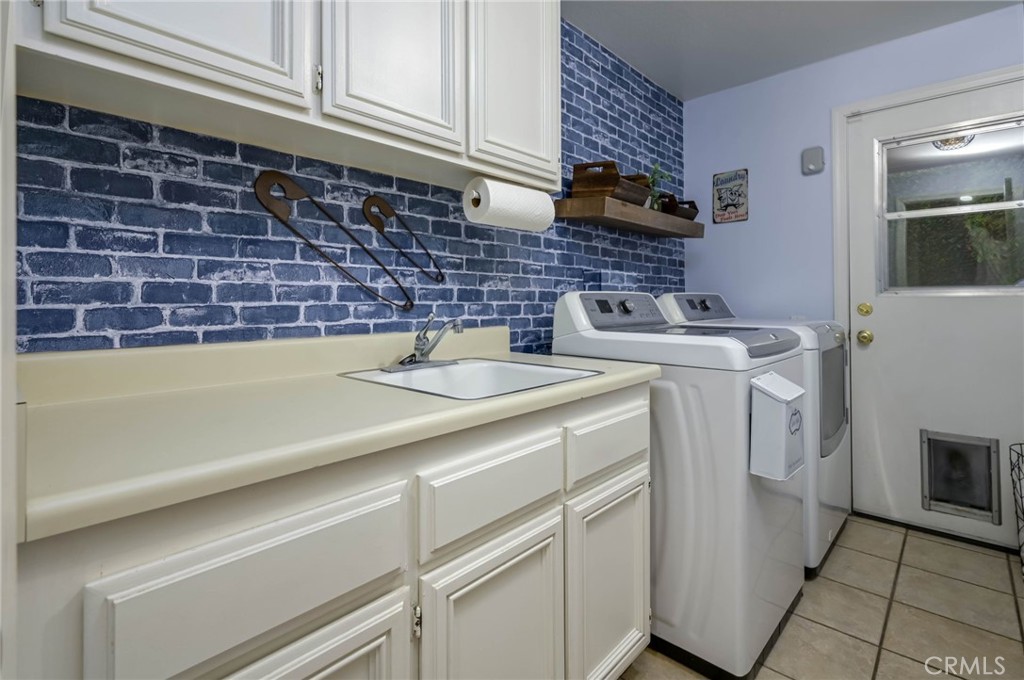 5570 MEADOW LAKE Lane