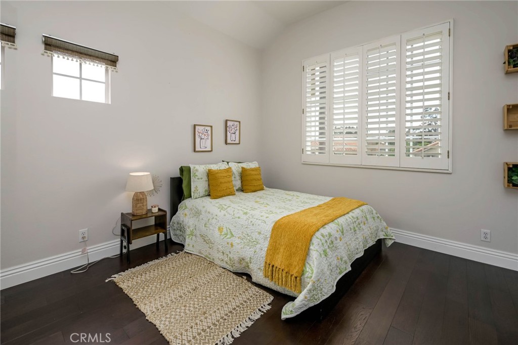 5570 MEADOW LAKE Lane