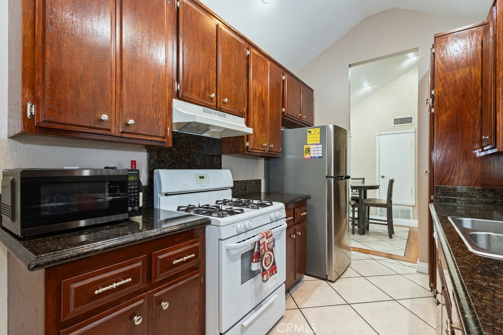 16211 Downey Avenue 31