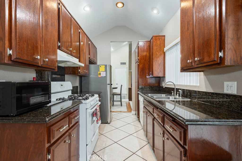 16211 Downey Avenue 31