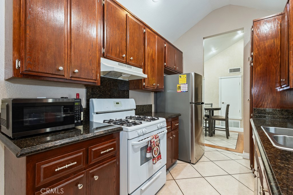 16211 Downey Avenue 31