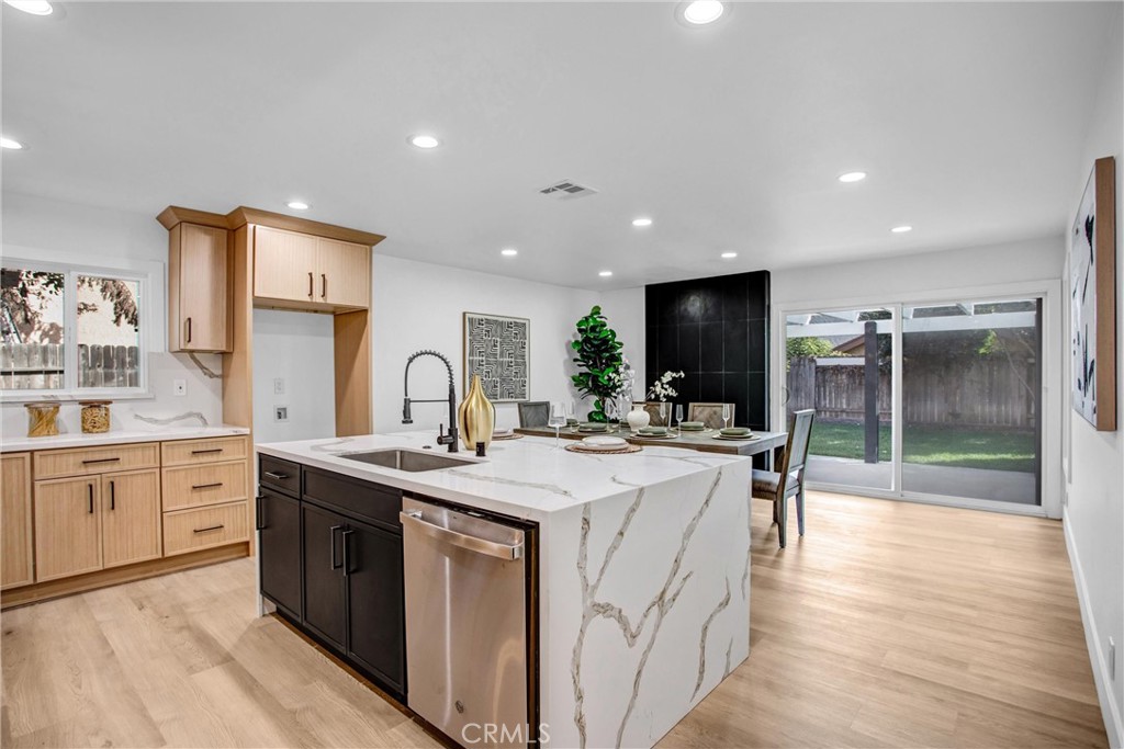 4568 E Meadowhill Avenue