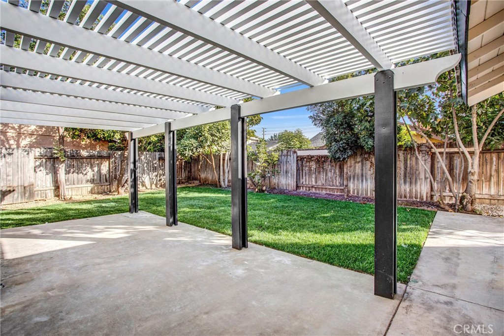 4568 E Meadowhill Avenue