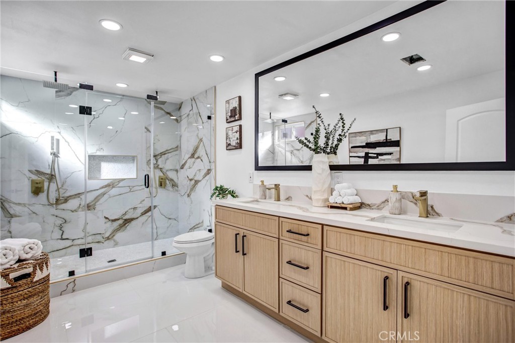 4568 E Meadowhill Avenue