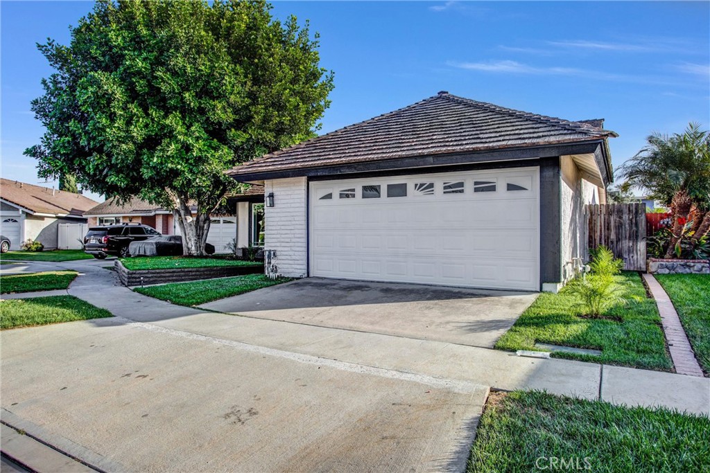 4568 E Meadowhill Avenue