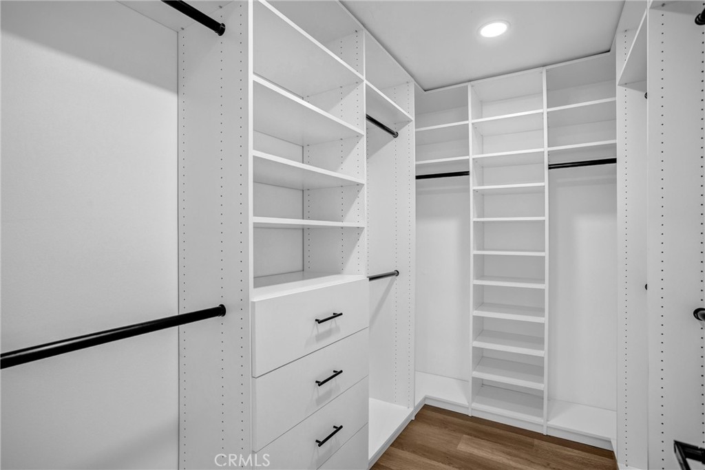 4568 E Meadowhill Avenue