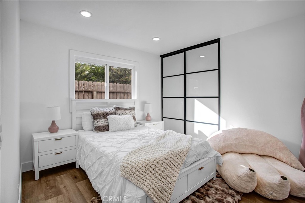 4568 E Meadowhill Avenue