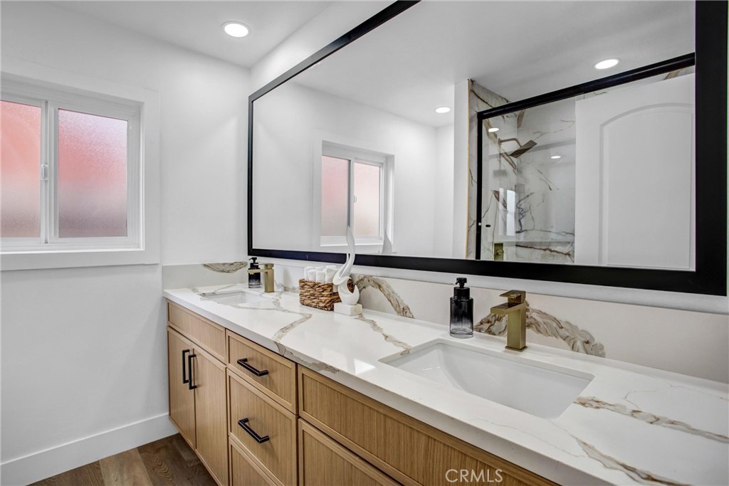 4568 E Meadowhill Avenue