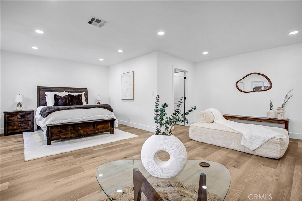 4568 E Meadowhill Avenue