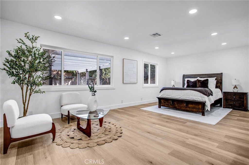 4568 E Meadowhill Avenue