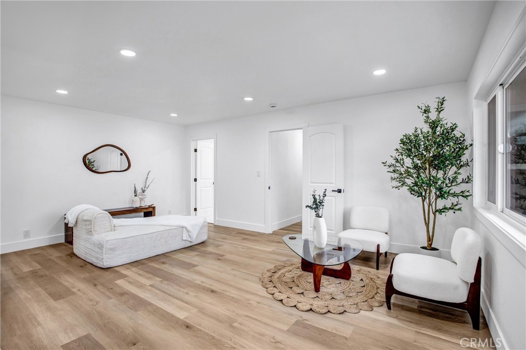 4568 E Meadowhill Avenue