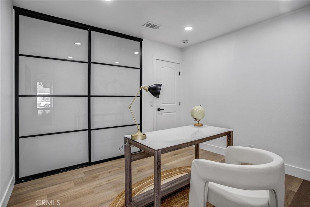 4568 E Meadowhill Avenue