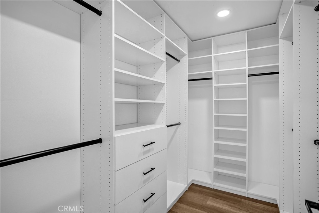 4568 E Meadowhill Avenue