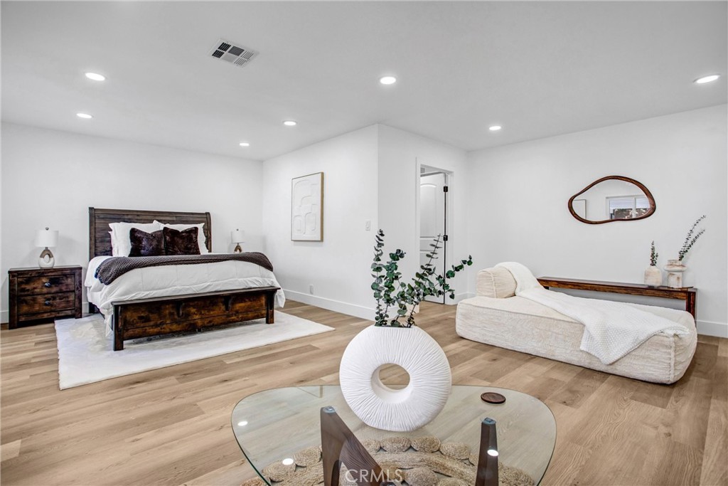 4568 E Meadowhill Avenue