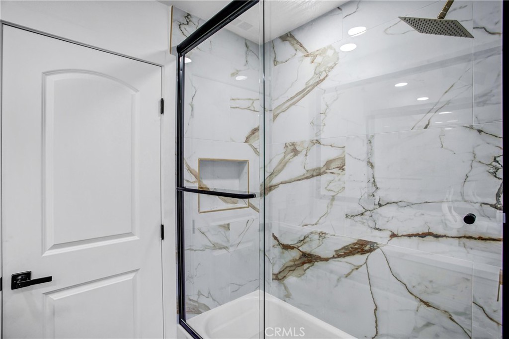 4568 E Meadowhill Avenue