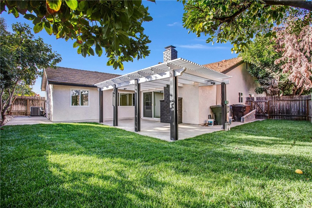 4568 E Meadowhill Avenue