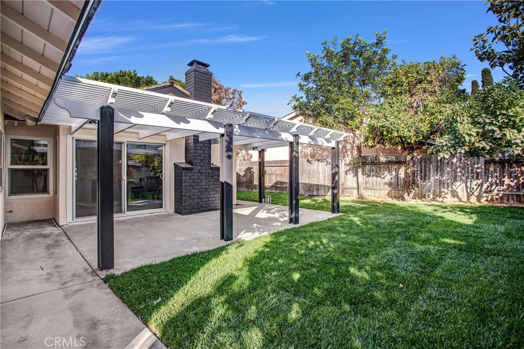 4568 E Meadowhill Avenue