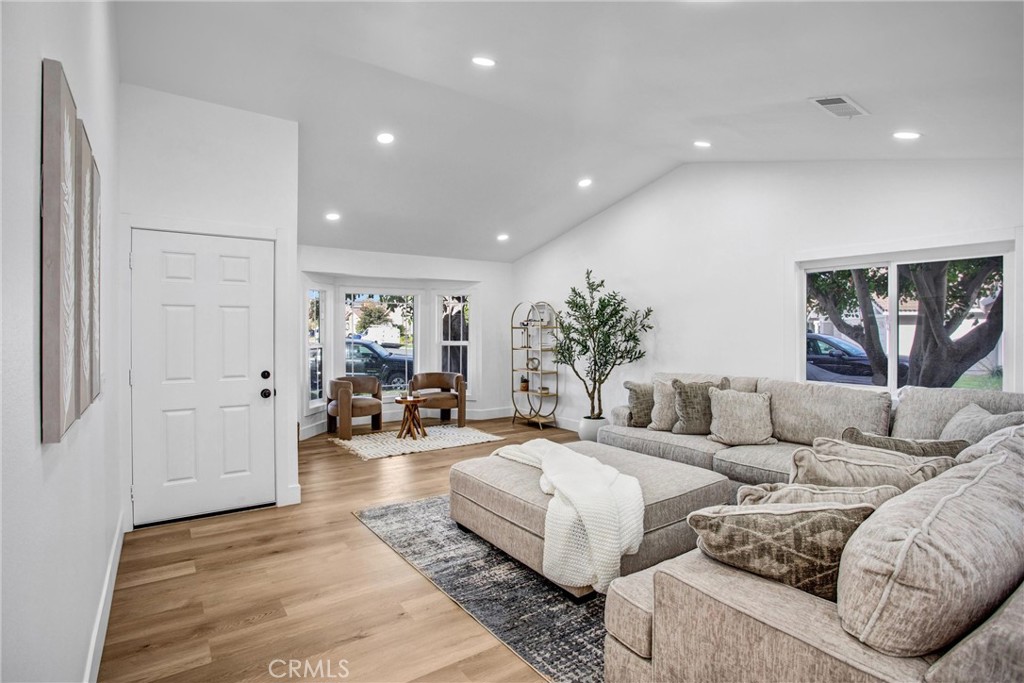 4568 E Meadowhill Avenue