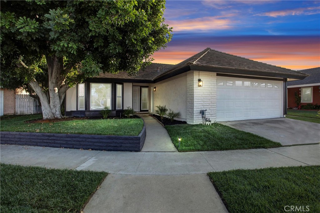 4568 E Meadowhill Avenue