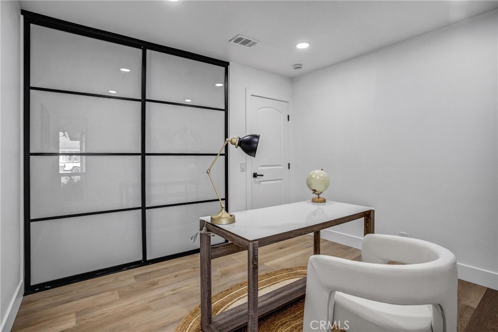 4568 E Meadowhill Avenue