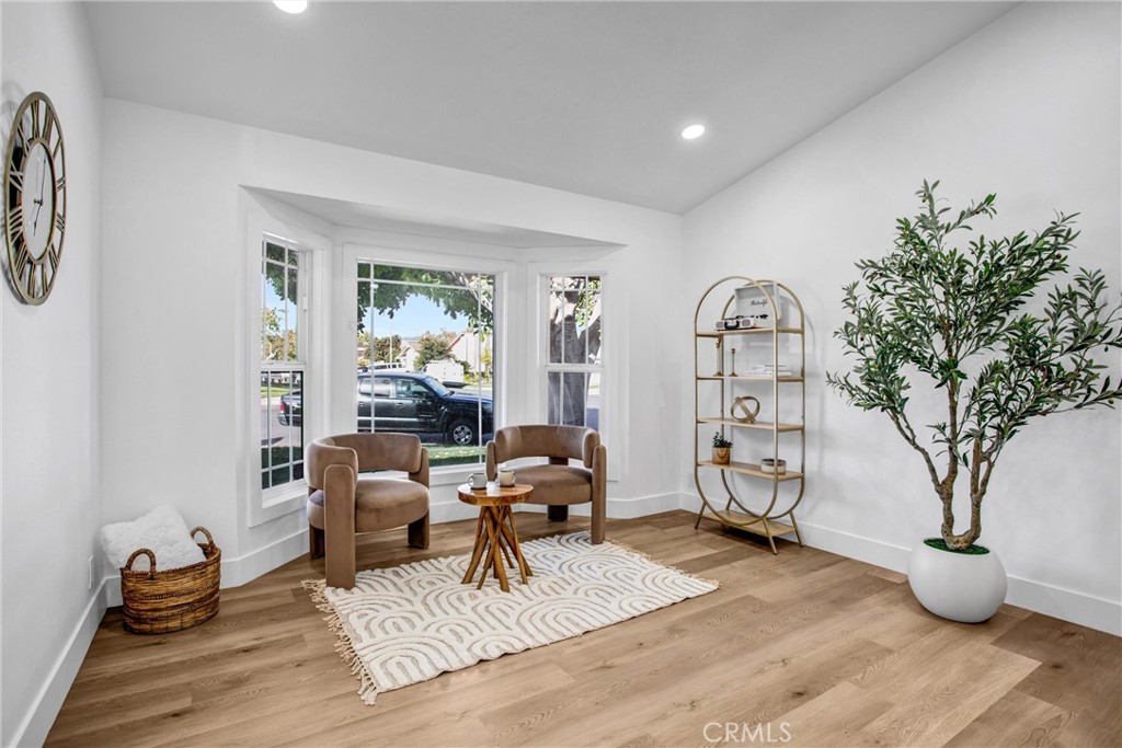 4568 E Meadowhill Avenue