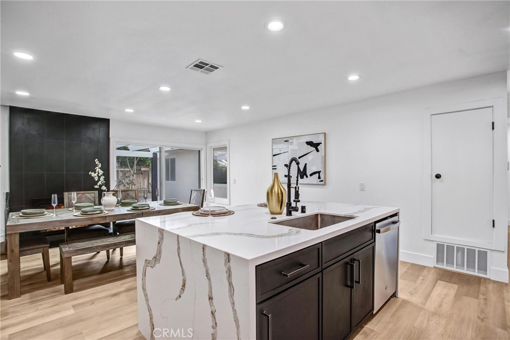 4568 E Meadowhill Avenue