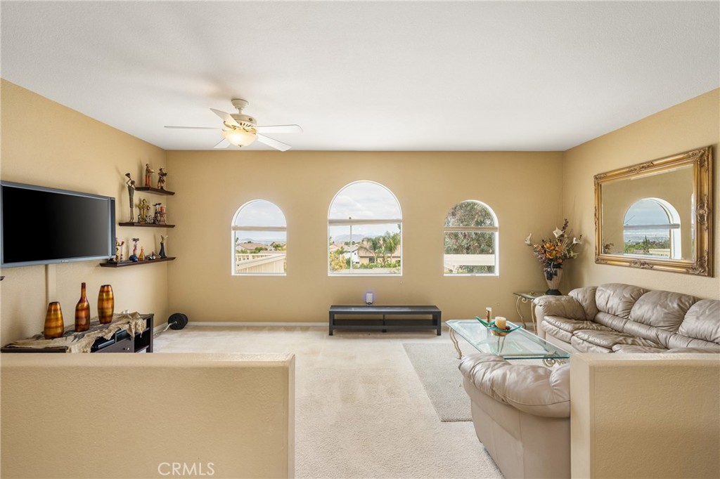 833 W Orange Heights