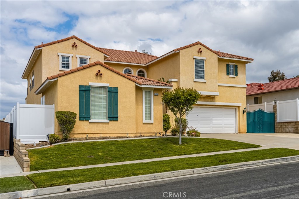 833 W Orange Heights