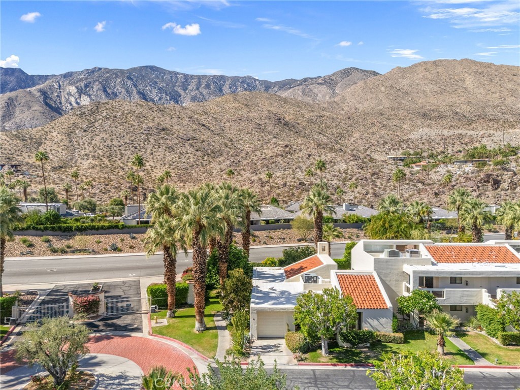 255 E Avenida Granada 211