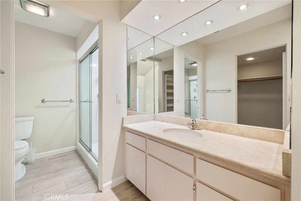 255 E Avenida Granada 211