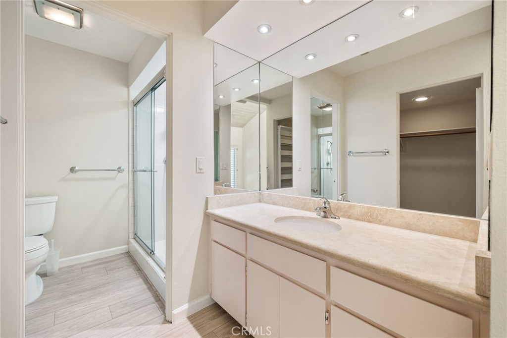 255 E Avenida Granada 211