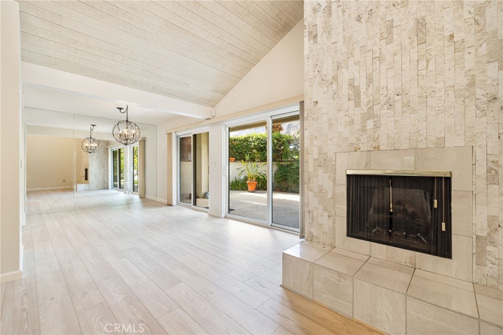 255 E Avenida Granada 211