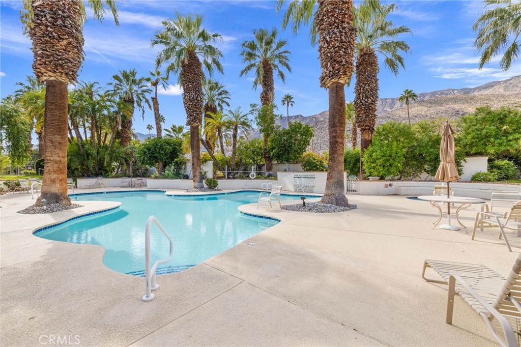 255 E Avenida Granada 211